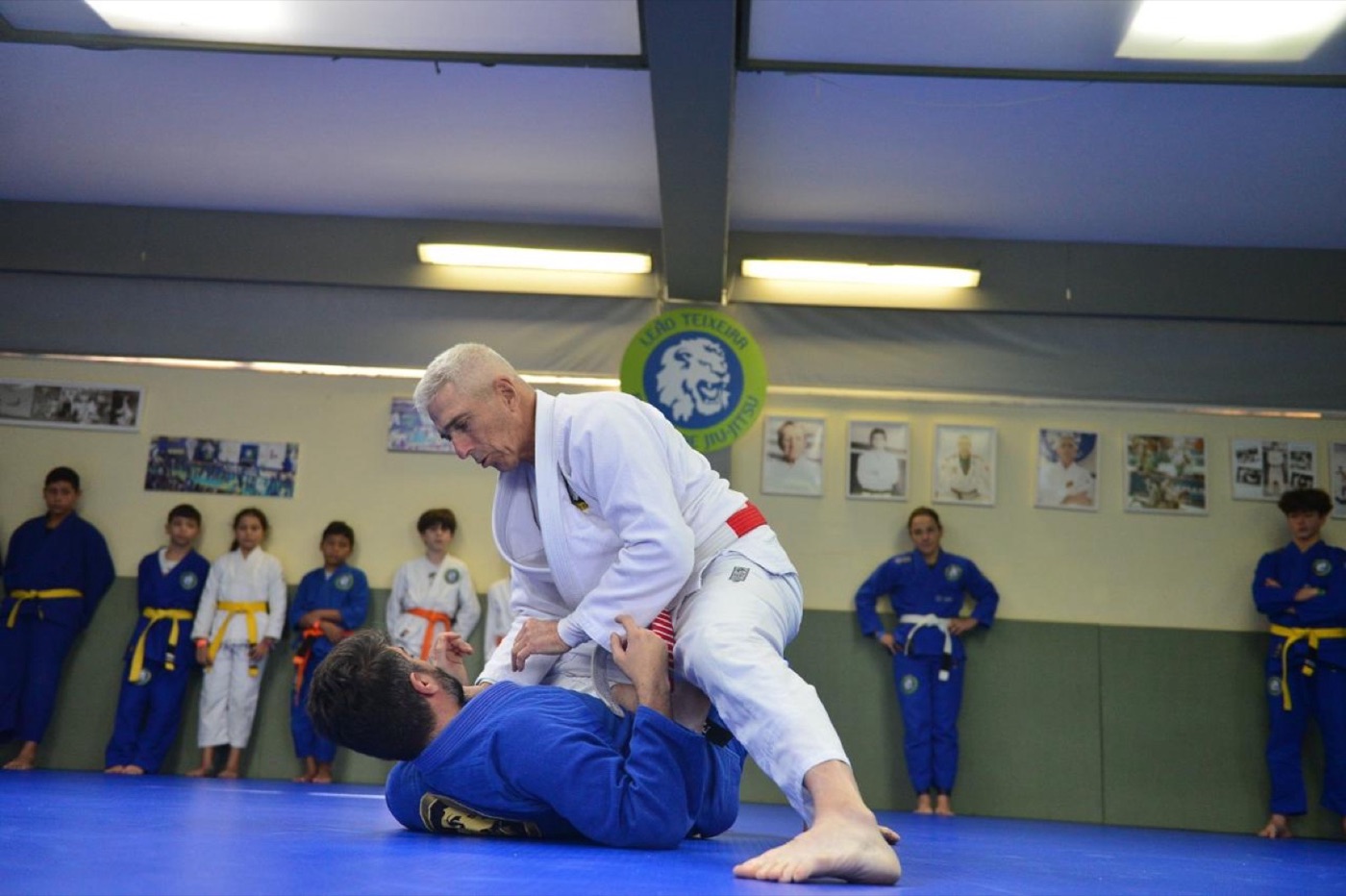 Master Leão Teixeira teaching a kids class